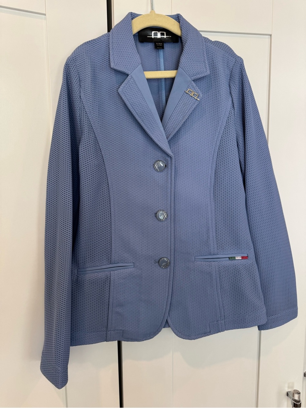 Alessandro Albanese platinum motionlite jacket in baby blue, size 9/10